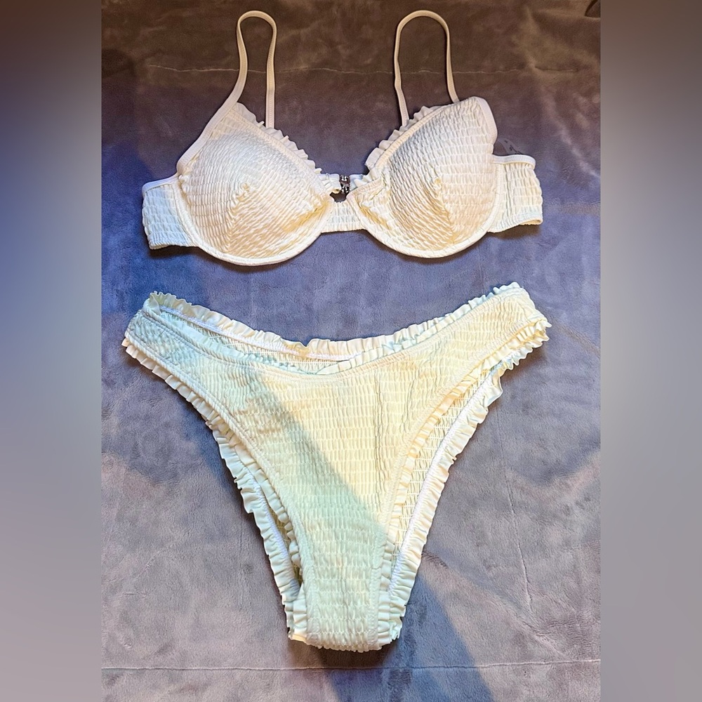 Cream Ruffled Bikini Set - Picture 6 of 11